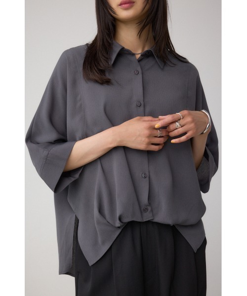 AZUL by moussy(アズールバイマウジー)の「楊柳タックヘムコクーンシャツ(シャツ/ブラウス・レディース・アイボリー/ブラック/グレー・FREE)」の5枚目の写真