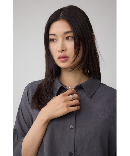 AZUL by moussy(アズールバイマウジー)の「楊柳タックヘムコクーンシャツ(シャツ/ブラウス・レディース・アイボリー/ブラック/グレー・FREE)」の6枚目の写真