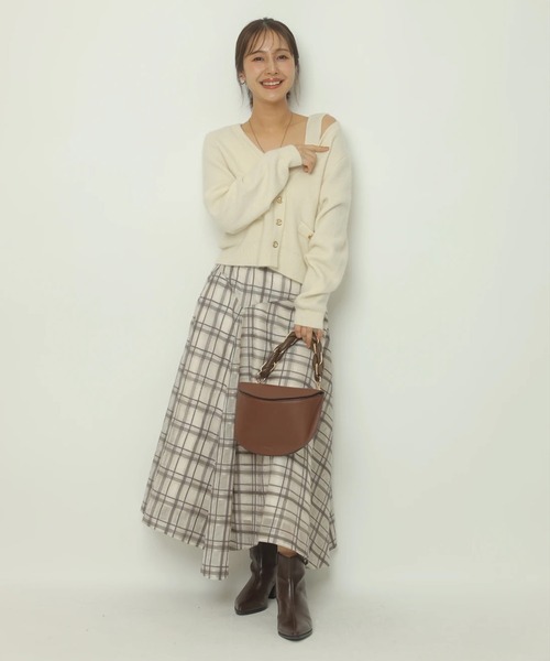 Apuweiser-riche(アプワイザーリッシェ)の「テディVネックアンサンブル(ニット/セーター・レディース・グレー/オフホワイト/ピンク/レッド/ブラウン・2)」の7枚目の写真