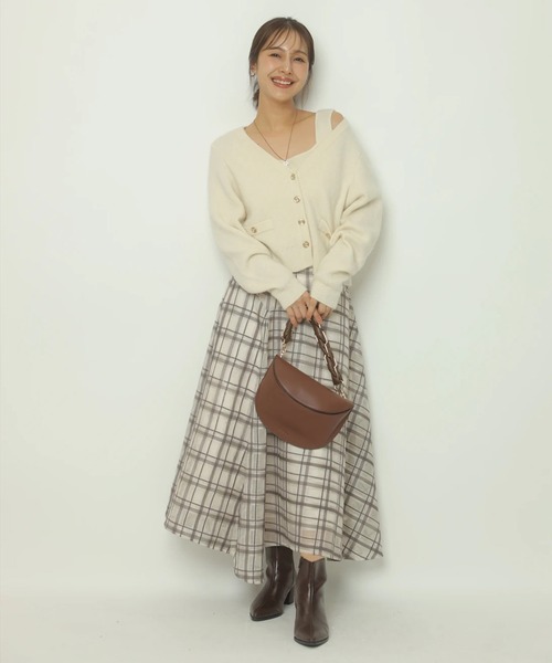 Apuweiser-riche(アプワイザーリッシェ)の「テディVネックアンサンブル(ニット/セーター・レディース・グレー/オフホワイト/ピンク/レッド/ブラウン・2)」の9枚目の写真