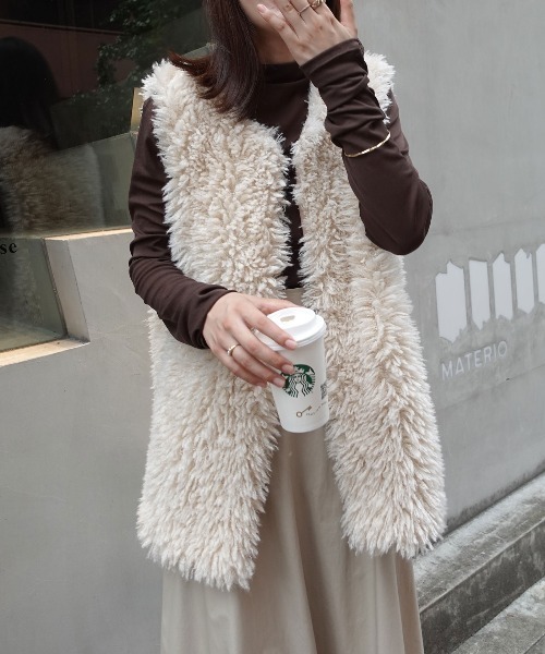 CORNERS(コーナーズ)の「プードルボアベスト(ベスト・レディース・グレイッシュベージュ/グレー/ブラック/ベージュ系その他・M)」の4枚目の写真