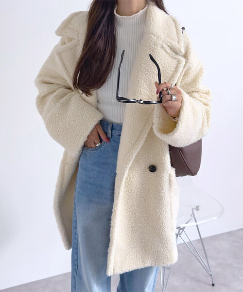 KOBE LETTUCE（コウベレタス）の「ビッグカラーボアコート（チェスターコート・レディース・ネイビー/キャメル/アイボリー・M）」の2枚目の写真