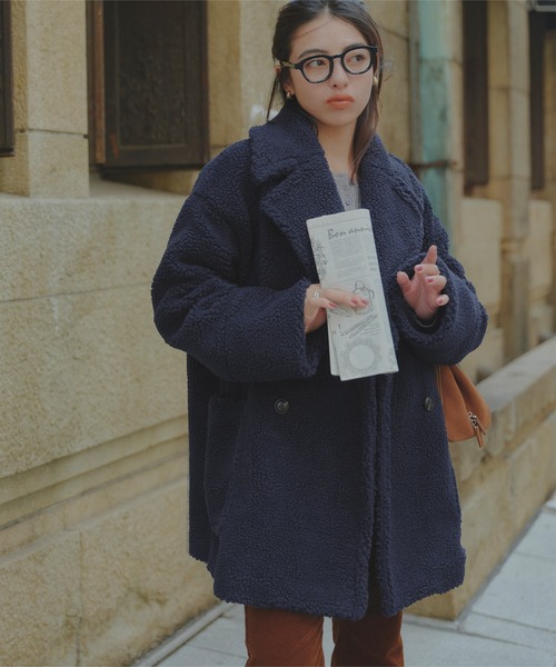 KOBE LETTUCE（コウベレタス）の「ビッグカラーボアコート（チェスターコート・レディース・ネイビー/キャメル/アイボリー・M）」の6枚目の写真