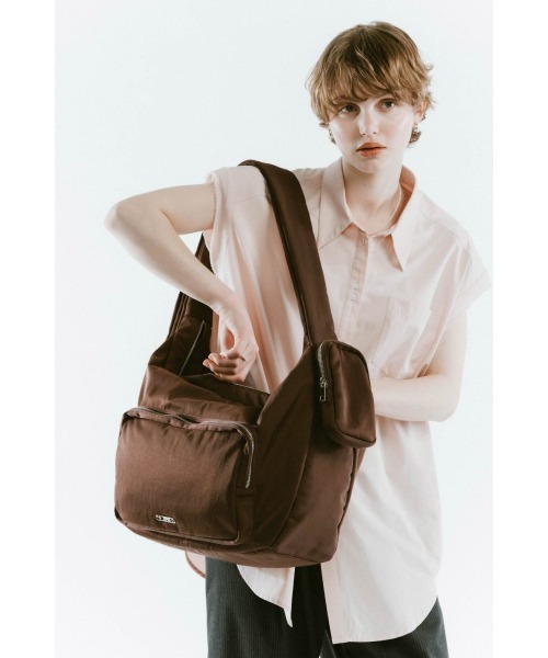 Knuth Marf(クヌースマーフ)の「useful nylon shoulder bag(ショルダーバッグ・レディース・ブラック/ブラウン・ONE SIZE)」の5枚目の写真