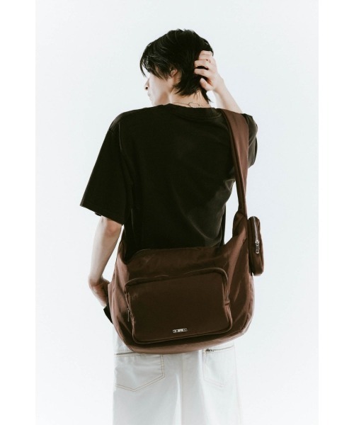 Knuth Marf(クヌースマーフ)の「useful nylon shoulder bag(ショルダーバッグ・レディース・ブラック/ブラウン・ONE SIZE)」の9枚目の写真