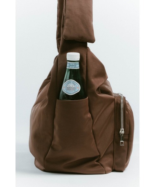 Knuth Marf(クヌースマーフ)の「useful nylon shoulder bag(ショルダーバッグ・レディース・ブラック/ブラウン・ONE SIZE)」の16枚目の写真