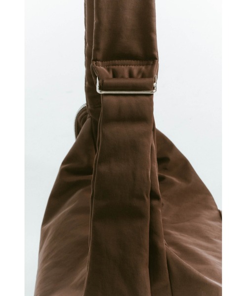 Knuth Marf(クヌースマーフ)の「useful nylon shoulder bag(ショルダーバッグ・レディース・ブラック/ブラウン・ONE SIZE)」の3枚目の写真