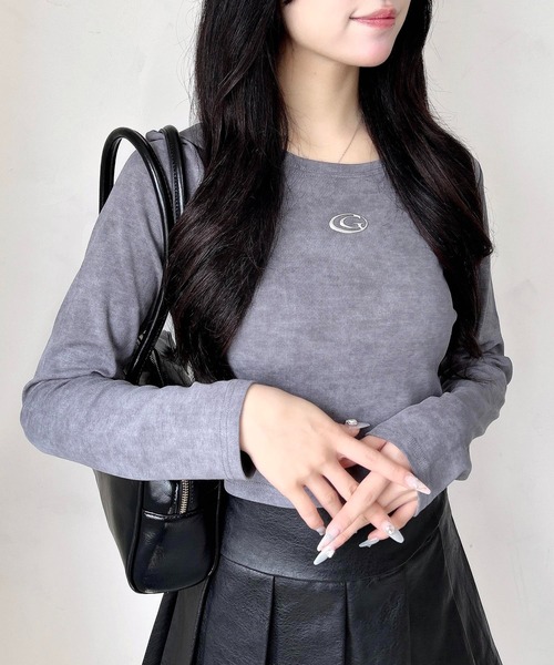 INGNI（イング）の「ムラ染めメタルロゴロングTシャツ（Tシャツ/カットソー・レディース・ブラック/グレー/オフホワイト・M）」の18枚目の写真