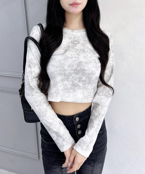 INGNI（イング）の「ムラ染めメタルロゴロングTシャツ（Tシャツ/カットソー・レディース・ブラック/グレー/オフホワイト・M）」の4枚目の写真