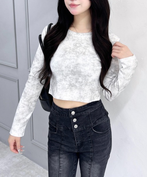 INGNI（イング）の「ムラ染めメタルロゴロングTシャツ（Tシャツ/カットソー・レディース・ブラック/グレー/オフホワイト・M）」の5枚目の写真