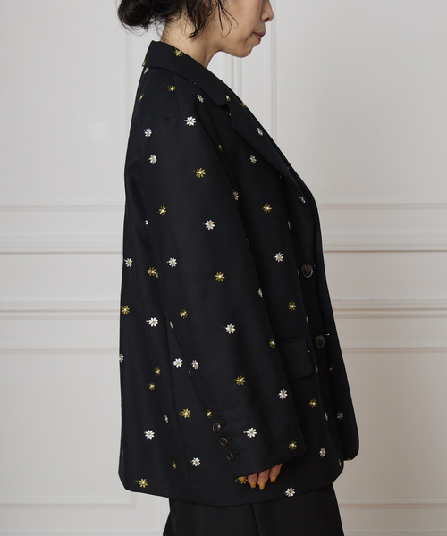 IENA LA BOUCLE（イエナラブークル）の「IENA LA BOUCLE フラワーエンブロイダリーウール2Bジャケット（テーラードジャケット・レディース・ブラック系その他・FREE）」の6枚目の写真