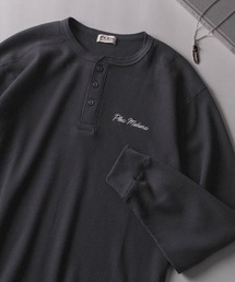 SlashDate（スラッシュデイト）の「【72】ワンポイント刺繍 ワッフル ヘンリーネック ロングスリーブTシャツ（Tシャツ/カットソー・メンズ）」
