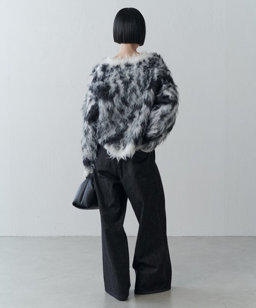 Lui's（ルイス）の「ボリュームロングシャギープルオーバー（ニット/セーター・レディース・ブラック系その他/グレー・FREE）」の6枚目の写真