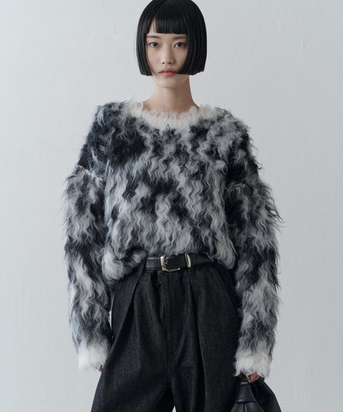 Lui's（ルイス）の「ボリュームロングシャギープルオーバー（ニット/セーター・レディース・ブラック系その他/グレー・FREE）」の9枚目の写真