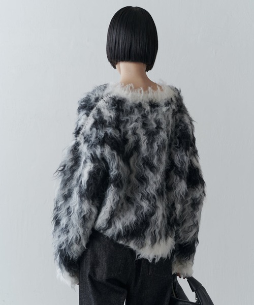 Lui's（ルイス）の「ボリュームロングシャギープルオーバー（ニット/セーター・レディース・ブラック系その他/グレー・FREE）」の8枚目の写真