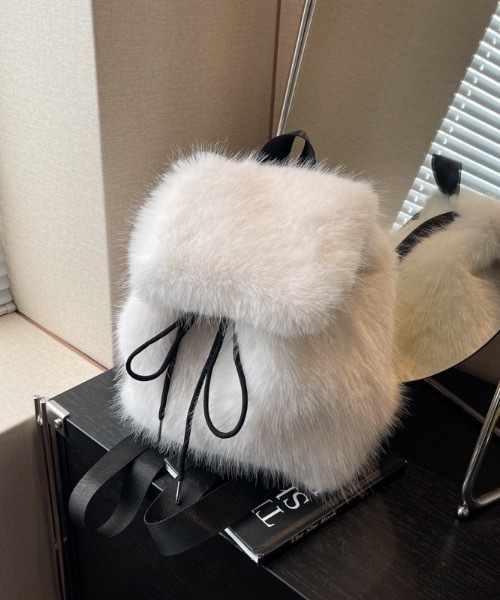 pyornim(ピョルニム)の「ふわふわ フェイクファー リュック(バックパック/リュック・レディース・ブラック/ブラウン/ホワイト/ベージュ・F)」の17枚目の写真