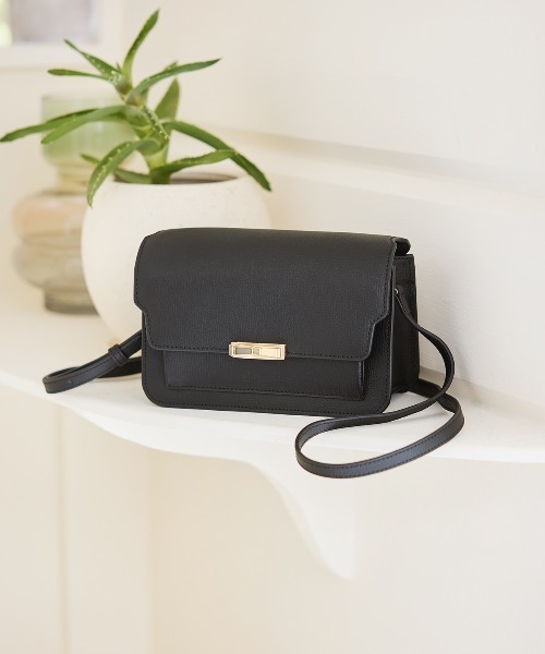 ショルダーバッグ サマンサタバサ Samantha Thavasa リボンモチーフ金具スプリットレザーショルダーバッグ  ブランド 正規品 新品 ギフト プレゼント 人気 おすすめ 誕生日 記念日 クリスマス 送料無料 ラッピング無料 セール】リボンモチーフ金具スプリットレザーショルダーバッグ