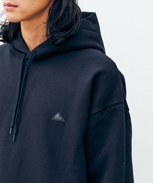 KELTY(ケルティ)の「KELTY URBAN LETTERED SWEAT PARKA(パーカー・メンズ・ブラック・M/L/XL)」の9枚目の写真