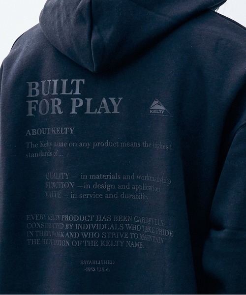 KELTY(ケルティ)の「KELTY URBAN LETTERED SWEAT PARKA(パーカー・メンズ・ブラック・M/L/XL)」の11枚目の写真
