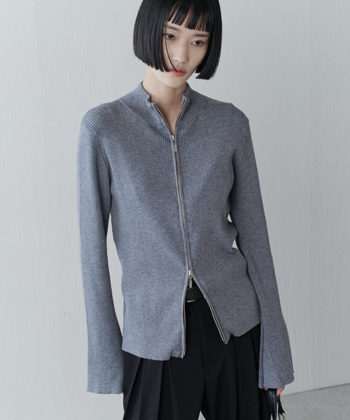 Lui's(ルイス)の「袖フレアZIPプルオーバー(ニット/セーター・レディース・オフホワイト/ブラック/グレー・FREE)」の3枚目の写真