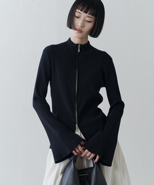 Lui's(ルイス)の「袖フレアZIPプルオーバー(ニット/セーター・レディース・オフホワイト/ブラック/グレー・FREE)」の1枚目の写真