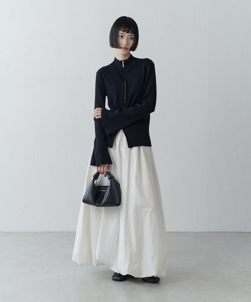 Lui's(ルイス)の「袖フレアZIPプルオーバー(ニット/セーター・レディース・オフホワイト/ブラック/グレー・FREE)」の4枚目の写真