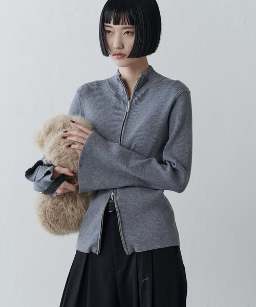 Lui's(ルイス)の「袖フレアZIPプルオーバー(ニット/セーター・レディース・オフホワイト/ブラック/グレー・FREE)」の18枚目の写真