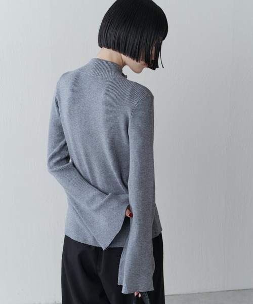 Lui's(ルイス)の「袖フレアZIPプルオーバー(ニット/セーター・レディース・オフホワイト/ブラック/グレー・FREE)」の20枚目の写真