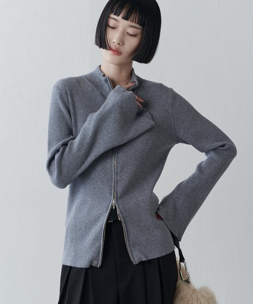 Lui's(ルイス)の「袖フレアZIPプルオーバー(ニット/セーター・レディース・オフホワイト/ブラック/グレー・FREE)」の16枚目の写真