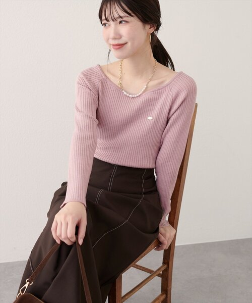 natural couture（ナチュラルクチュール）の「バレエネックリブニットプルオーバー（ニット/セーター・レディース・ピンク/ブラウン/オフホワイト/ブラック・FREE）」の4枚目の写真