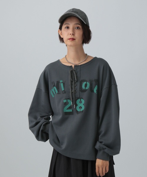 LEPSIM（レプシィム）の「レースアップロゴ裏毛プルオーバー　593813（スウェット・レディース・ベージュ/ボルドー/チャコールグレー・FREE）」の2枚目の写真