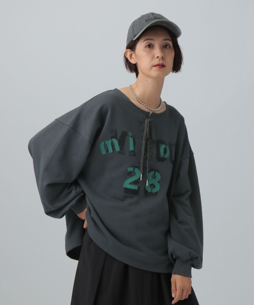 LEPSIM（レプシィム）の「レースアップロゴ裏毛プルオーバー　593813（スウェット・レディース・ベージュ/ボルドー/チャコールグレー・FREE）」の5枚目の写真