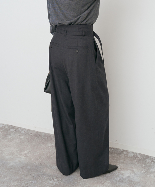 Spick & Span（スピックアンドスパン）の「サキソニーベルテッドワイドパンツ（スラックス・レディース・チャコールグレー/ベージュ・38/36）」の7枚目の写真