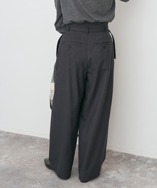 Spick & Span（スピックアンドスパン）の「サキソニーベルテッドワイドパンツ（スラックス・レディース・チャコールグレー/ベージュ・38/36）」の8枚目の写真