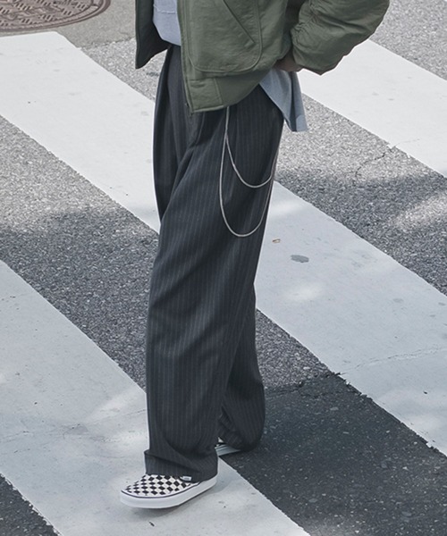 studio CLIP（スタディオクリップ）の「【daily CLIP】TRピンストライプタックパンツ（スラックス・レディース・グレー/ブラック・MEDIUM/LARGE）」の3枚目の写真