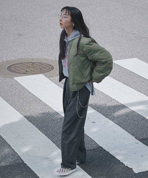 studio CLIP（スタディオクリップ）の「【daily CLIP】TRピンストライプタックパンツ（スラックス・レディース・グレー/ブラック・MEDIUM/LARGE）」の4枚目の写真