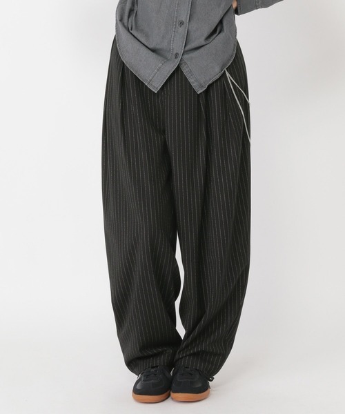 studio CLIP（スタディオクリップ）の「【daily CLIP】TRピンストライプタックパンツ（スラックス・レディース・グレー/ブラック・MEDIUM/LARGE）」の12枚目の写真