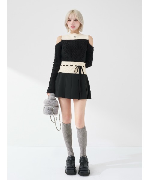 Darich（ダーリッチ）の「ショルダーオープンニットセットアップ