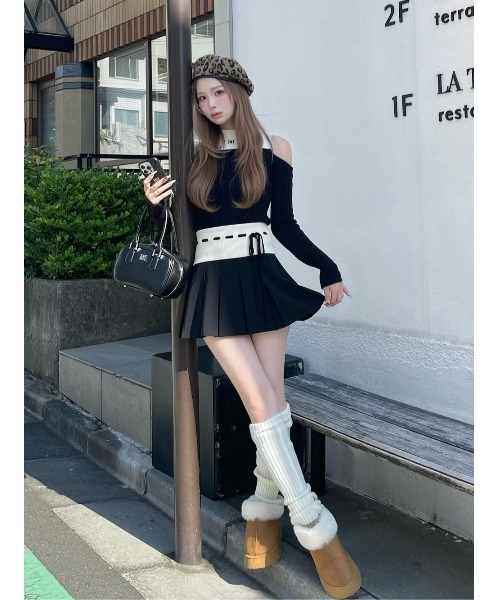 Darich（ダーリッチ）の「ショルダーオープンニットセットアップ