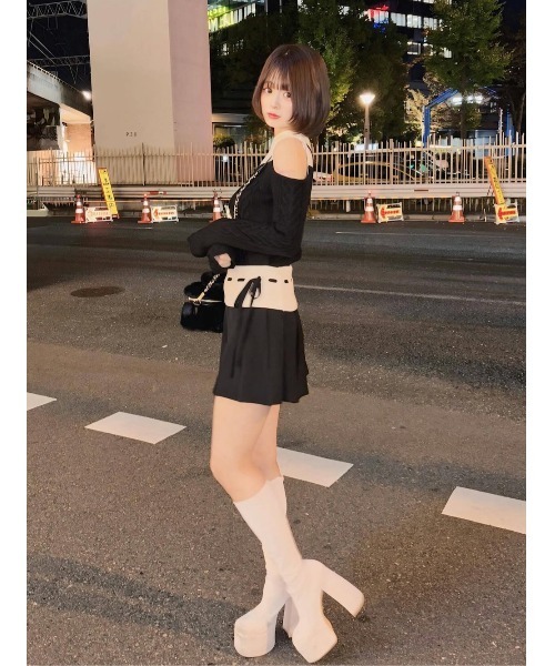 Darich（ダーリッチ）の「ショルダーオープンニットセットアップ