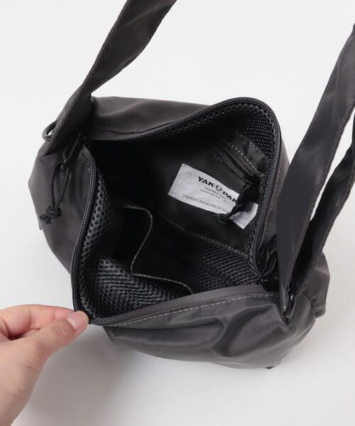 YAKPAK(ヤックパック)の「『別注』YAKPAK×DOORS SHOULDER BAG S(ショルダーバッグ・メンズ・ブラック/チャコールグレー/グレー/イエロー・-)」の12枚目の写真
