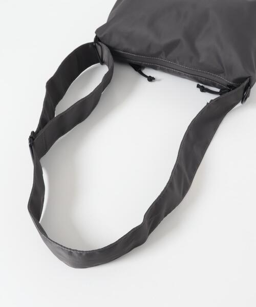 YAKPAK(ヤックパック)の「『別注』YAKPAK×DOORS SHOULDER BAG S(ショルダーバッグ・メンズ・ブラック/チャコールグレー/グレー/イエロー・-)」の14枚目の写真