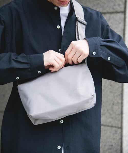 YAKPAK（ヤックパック）の「『別注』YAKPAK×DOORS　SHOULDER BAG S（ショルダーバッグ・メンズ・ブラック/チャコールグレー/グレー/イエロー・-）」の15枚目の写真
