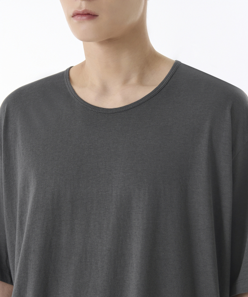 MUSINSA STANDARD（ムシンサスタンダード）の「リラックスドライトウェイトCRスクープネックTシャツ[ガンメタル]（Tシャツ/カットソー・メンズ・その他・SMALL/MEDIUM/LARGE/X-LARGE/XX-LARGE）」の3枚目の写真