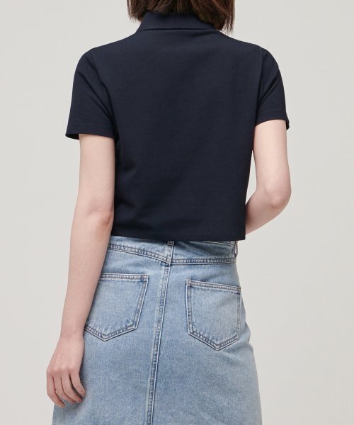 MUSINSA STANDARD WOMAN(ムシンサスタンダードウーマン)の「【クールタンダード】レディースクロップドピケポロシャツ【ネイビー】(ポロシャツ・レディース・その他・SMALL/MEDIUM/LARGE/X-SMALL)」の2枚目の写真