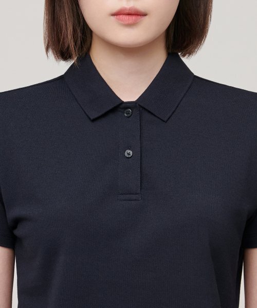 MUSINSA STANDARD WOMAN(ムシンサスタンダードウーマン)の「【クールタンダード】レディースクロップドピケポロシャツ【ネイビー】(ポロシャツ・レディース・その他・SMALL/MEDIUM/LARGE/X-SMALL)」の3枚目の写真