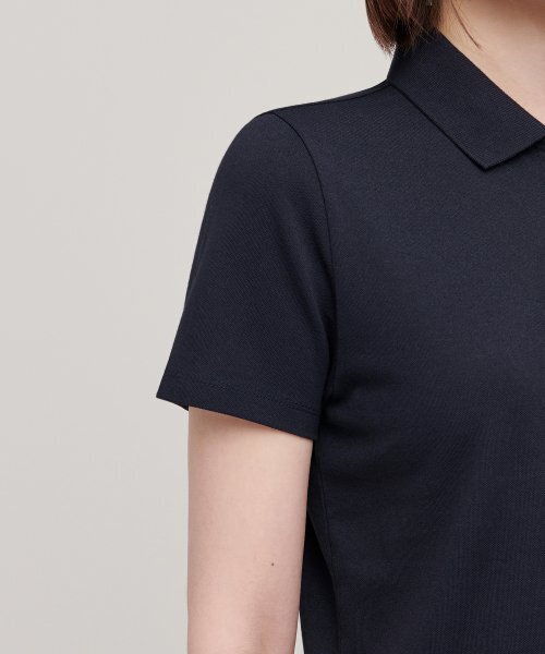 MUSINSA STANDARD WOMAN(ムシンサスタンダードウーマン)の「【クールタンダード】レディースクロップドピケポロシャツ【ネイビー】(ポロシャツ・レディース・その他・SMALL/MEDIUM/LARGE/X-SMALL)」の5枚目の写真