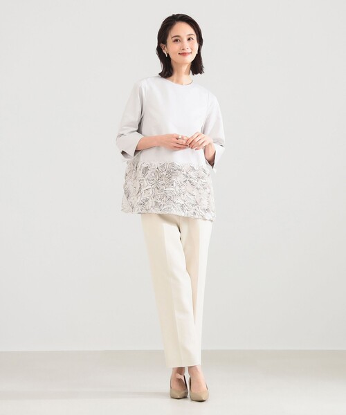 Demi-Luxe BEAMS(デミルクス ビームス)の「【8/6値下げ】フラワー チュニック ブラウス*/オフィスカジュアル・セレモニー(シャツ/ブラウス・レディース・グレイッシュベージュ/ブラック・36/38)」の7枚目の写真