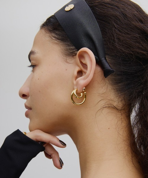 Ameri（アメリ）の「UND NICKEL FREE DOUBLE HOOP PIERCE（ピアス（両耳用）・レディース・シルバー/ゴールド・FREE）」の3枚目の写真