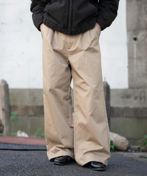 RED KAP(レッドキャップ)の「∴WEGO/別注RED KAPタックワイドチノパンツ(チノパンツ・メンズ・ベージュ/ブラック・MEDIUM/LARGE)」の1枚目の写真